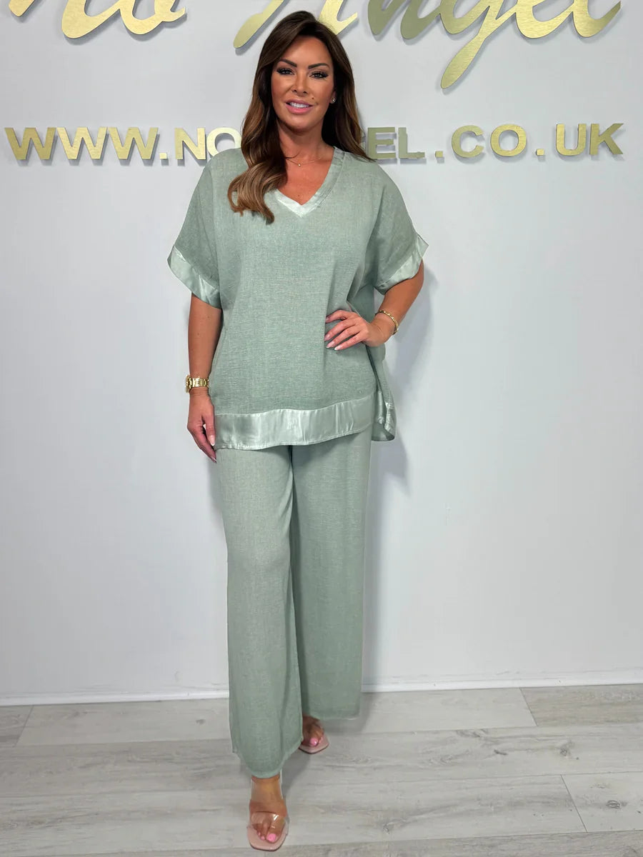 Haliora - Casual and Trendy Women's Set with V-Neck