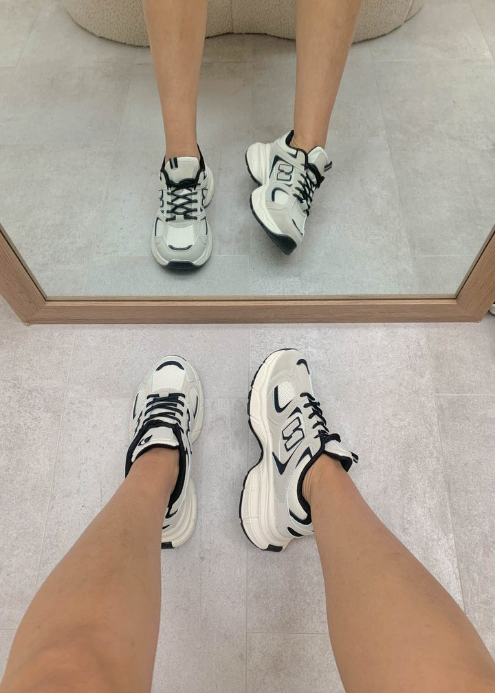 Eglantine - Stylish Women's Sneakers