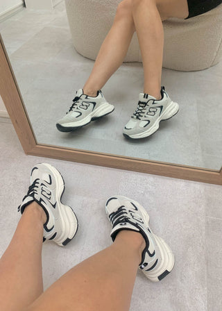 Eglantine - Stylish Women's Sneakers