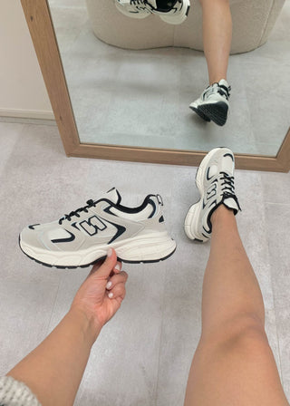 Eglantine - Stylish Women's Sneakers