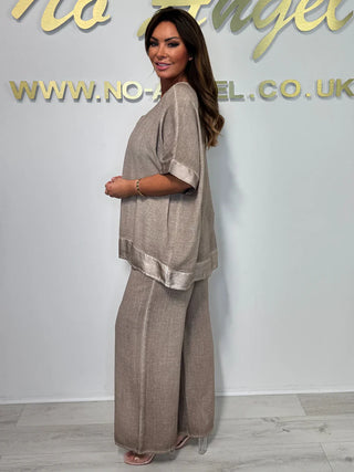 Haliora - Casual and Trendy Women's Set with V-Neck