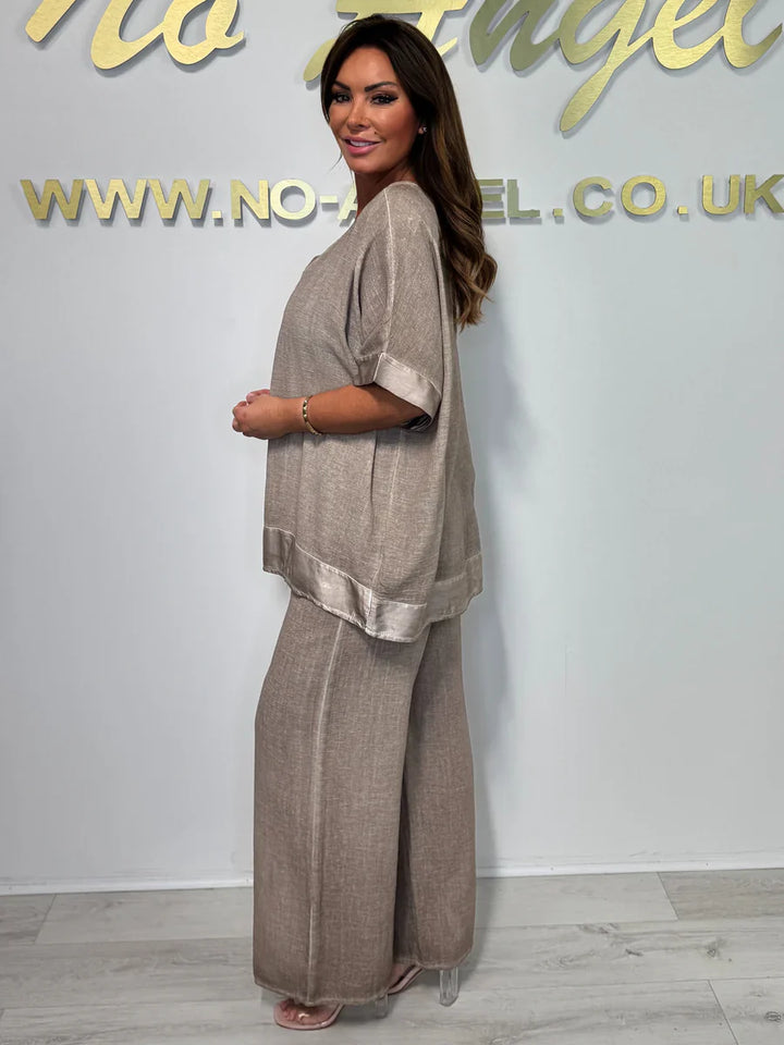 Haliora - Casual and Trendy Women's Set with V-Neck